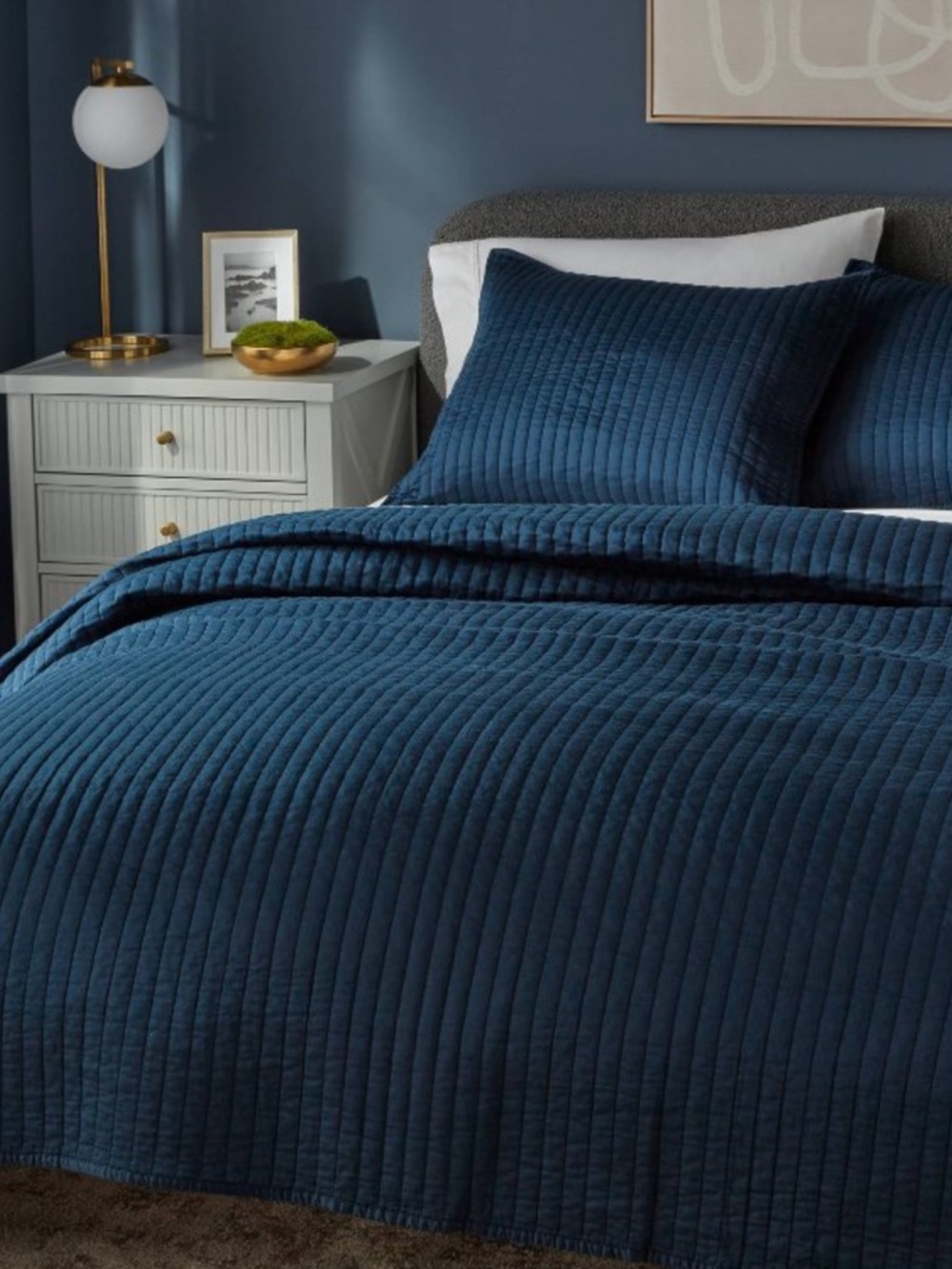 THRESHOLD NWT Washed Cotton
Sateen Quilt -Dark Navy -full/queen